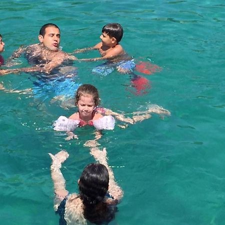 Ayshe Hotel Foça Bagian luar foto
