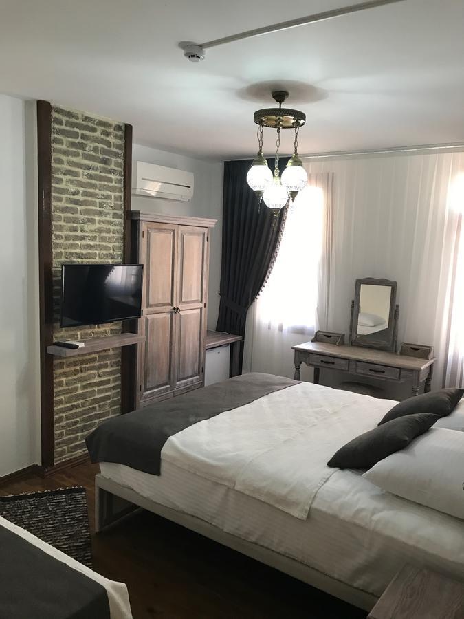 Ayshe Hotel Foça Bagian luar foto