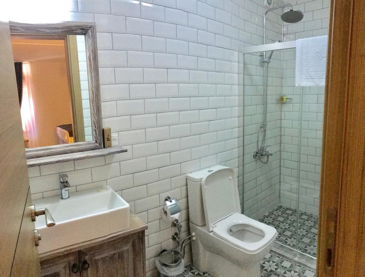 Ayshe Hotel Foça Bagian luar foto