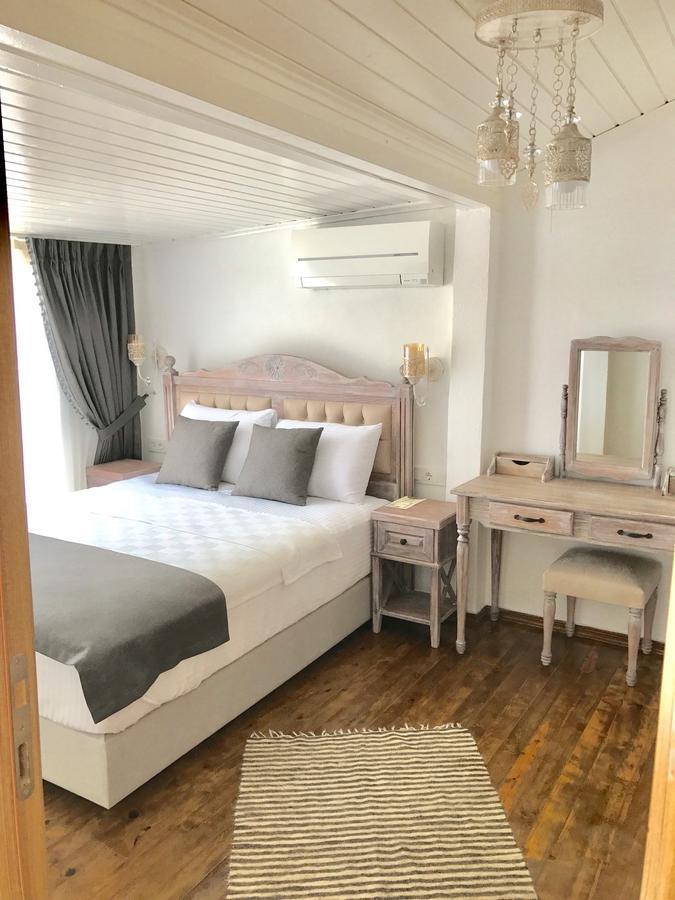 Ayshe Hotel Foça Bagian luar foto