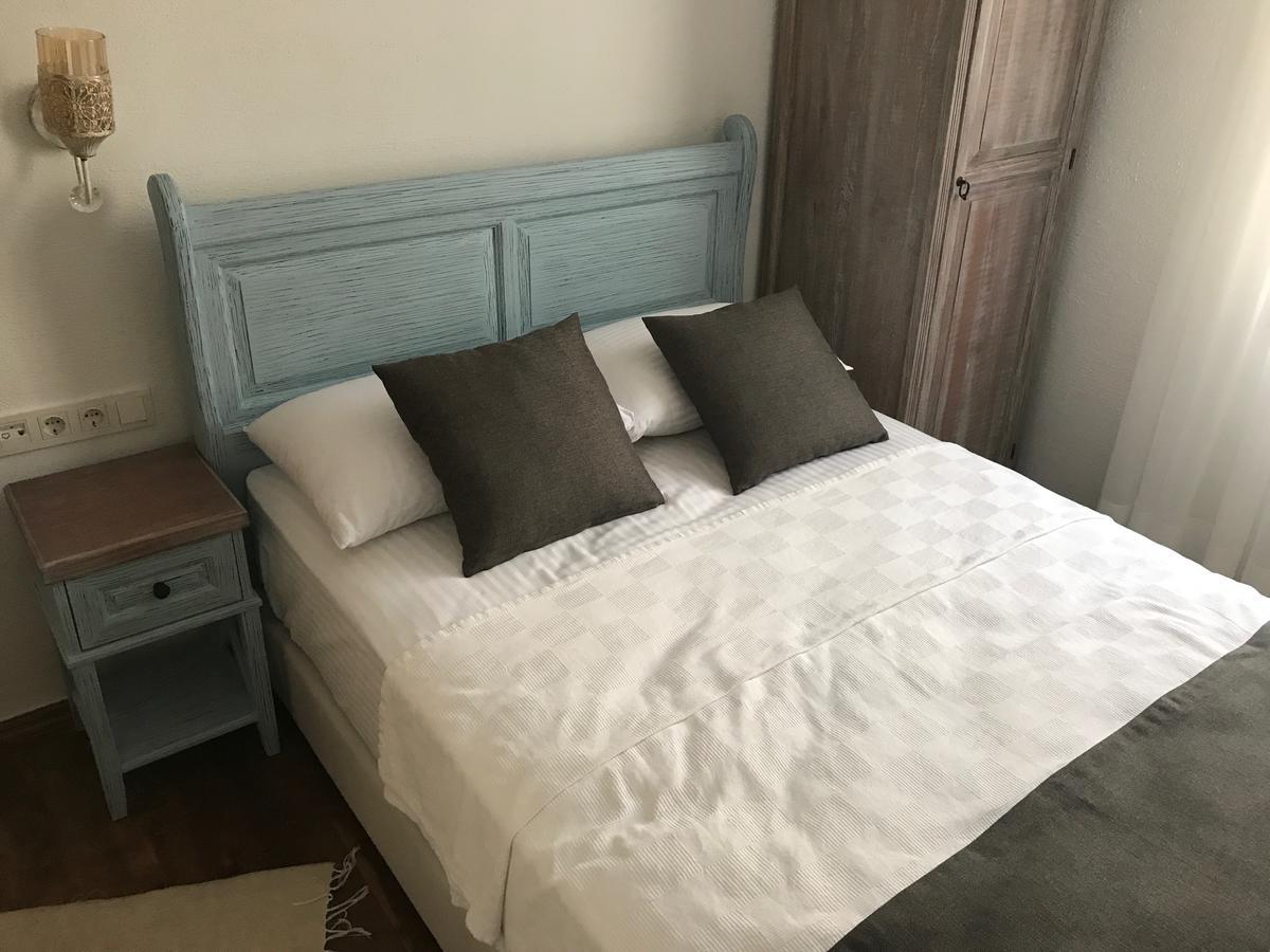 Ayshe Hotel Foça Bagian luar foto