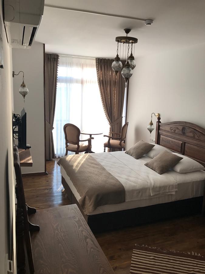 Ayshe Hotel Foça Bagian luar foto