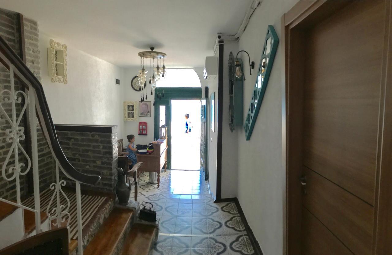Ayshe Hotel Foça Bagian luar foto
