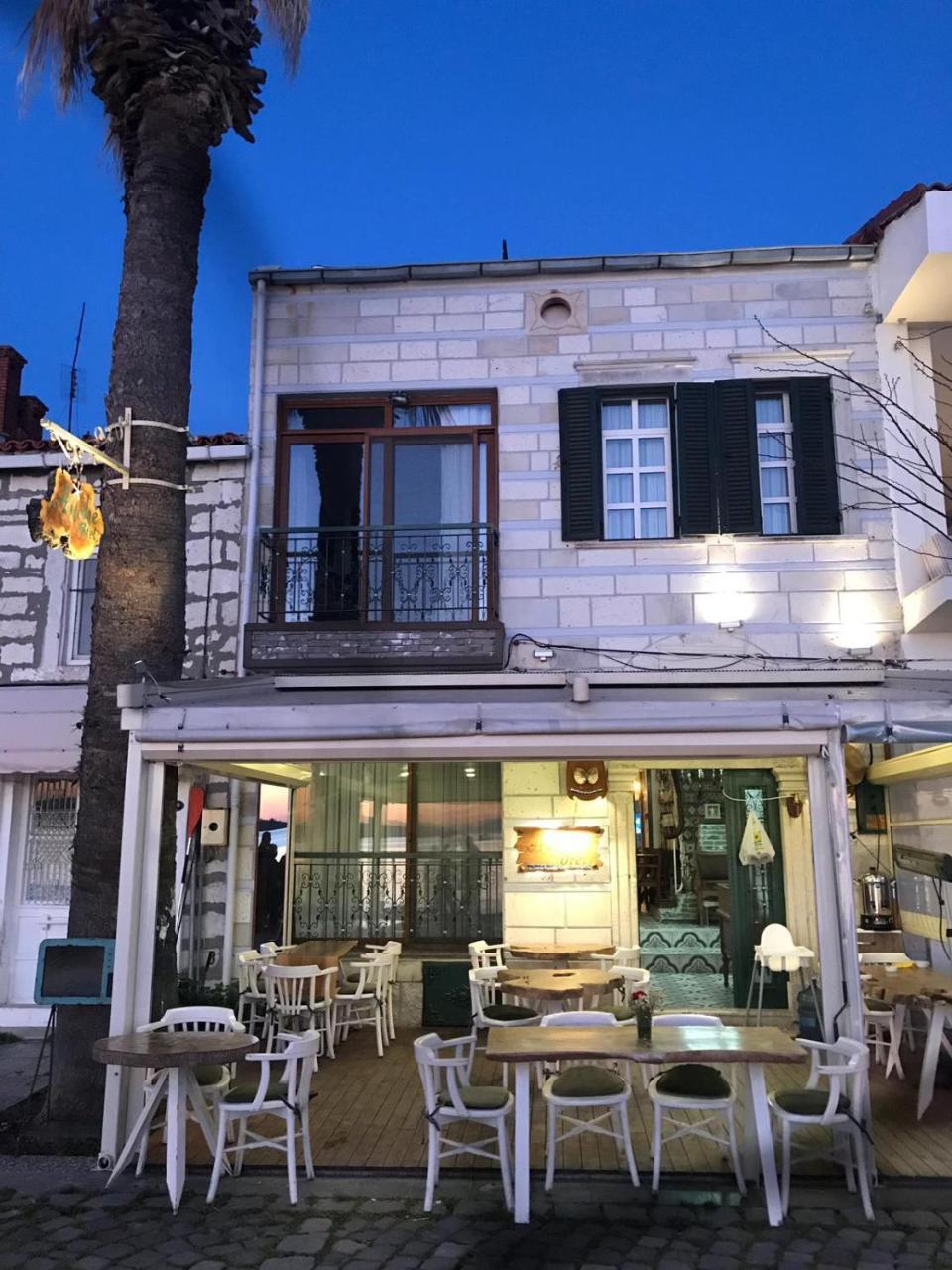 Ayshe Hotel Foça Bagian luar foto