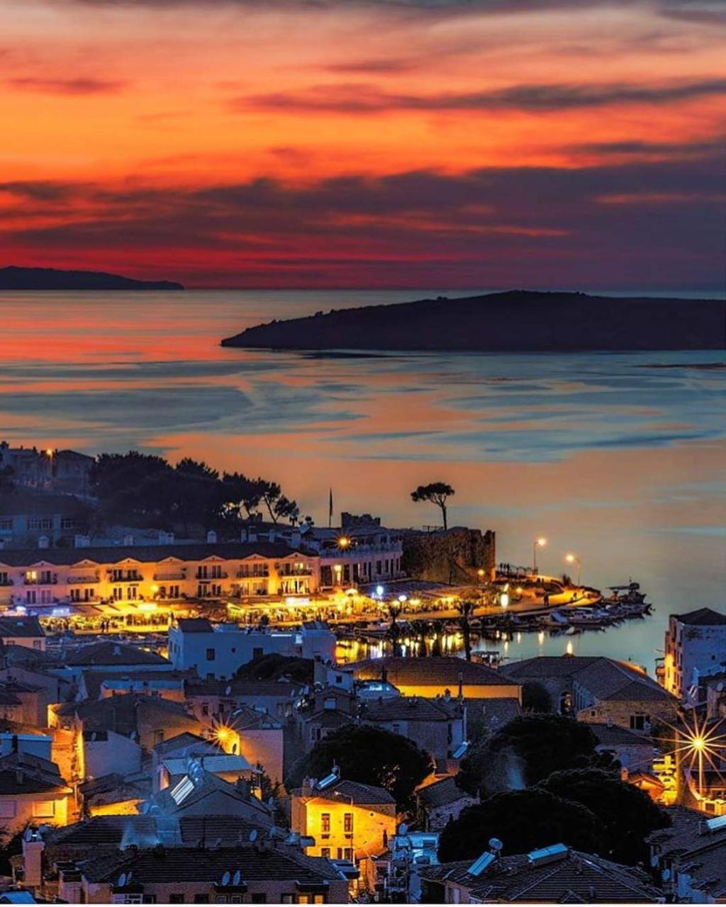 Ayshe Hotel Foça Bagian luar foto