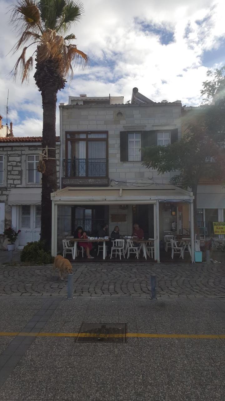 Ayshe Hotel Foça Bagian luar foto