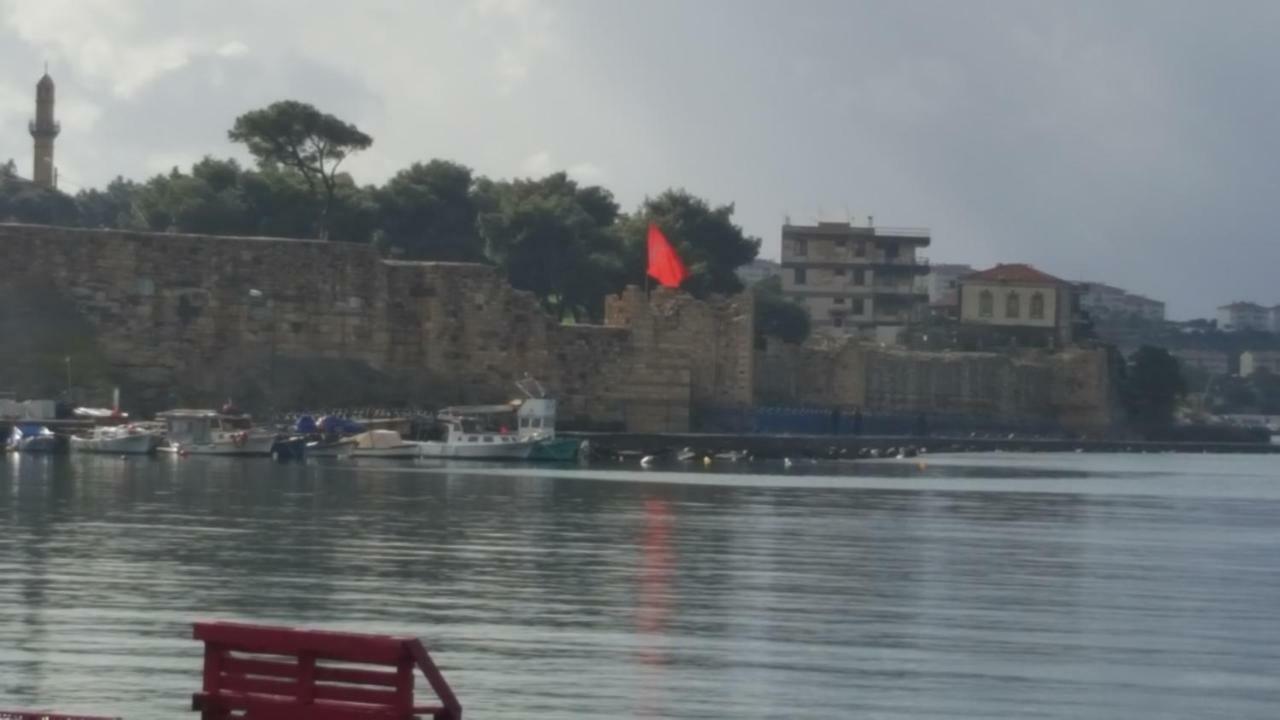 Ayshe Hotel Foça Bagian luar foto