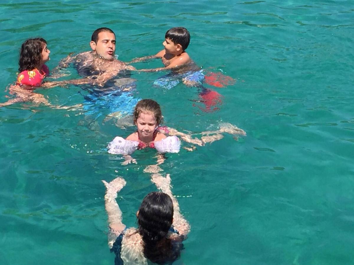 Ayshe Hotel Foça Bagian luar foto